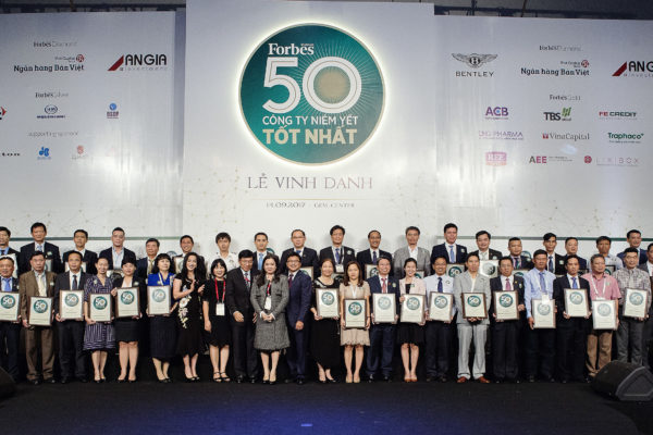 Forbes Việt Nam vinh danh top 50 doanh nghiệp niêm yết tốt nhất năm 2017