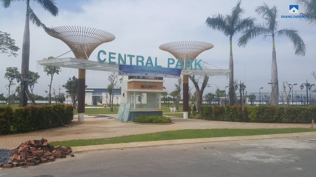 Cổng chào khu công viên trung tâm dự án Lovera Park Bình Chánh. Ảnh Khang Điền
