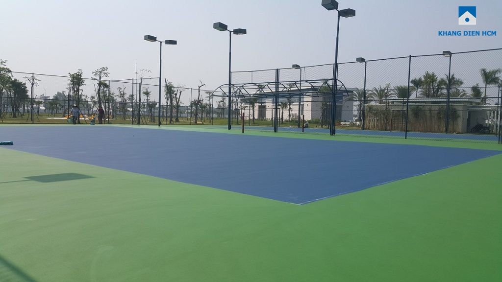 Sân tennis trong đang hoàn thiện trong khu công viên Center Park - Dự án Lovera Park Bình Chánh. Ảnh Khang Điền HCM