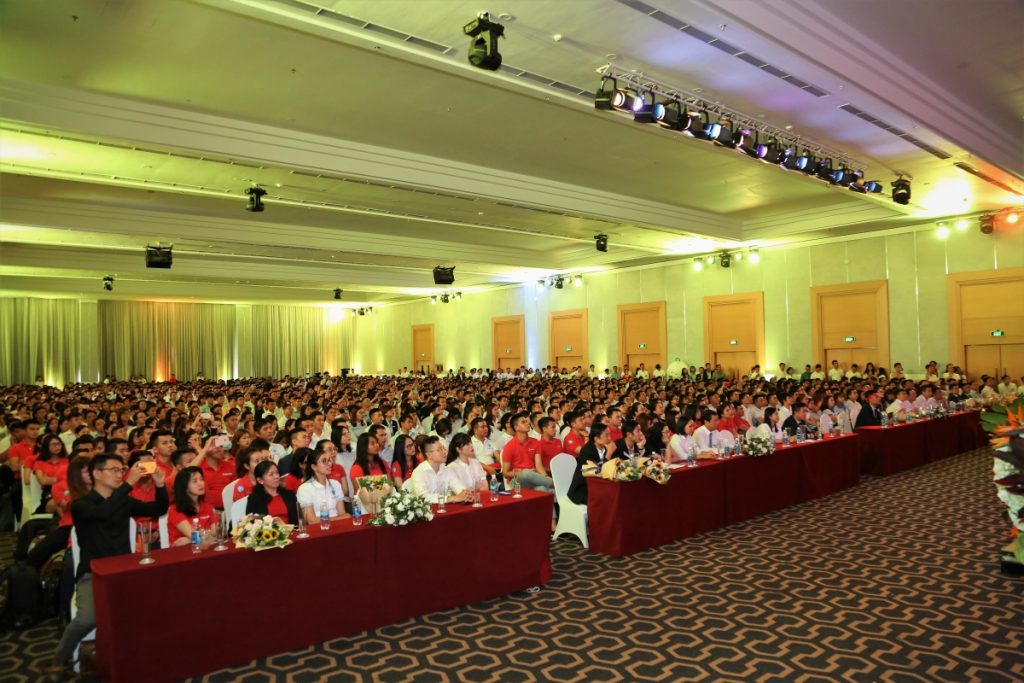 Hình ảnh các lãnh đạo của Khang Điền cùng các sàn phân phối chính thức và hơn 2000 nhân viên kinh doanh - Khang Điền HCM