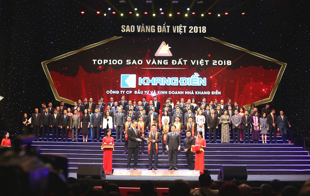 Đai diện các doanh nghiệp đạt top 100 sao vang đất việt năm 2018 nhận kỷ niệm chương - Khang Điền HCM