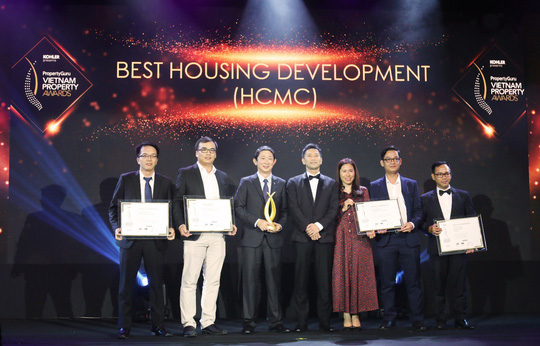 Đại diện các công ty đạt giải Best Housing Development (HCMC) - Khang Điền HCM