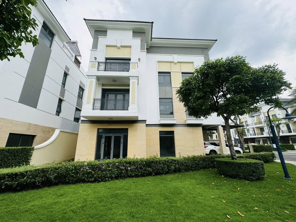 Phía bên hông căn góc Verosa Park Khang Điền